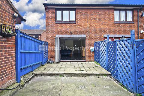 2 bedroom end of terrace house to rent, London E14
