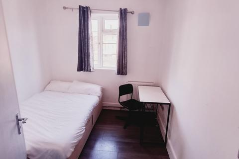 undefined, Galsworthy Avenue, London E14