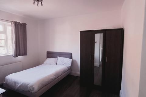 undefined, Galsworthy Avenue, London E14