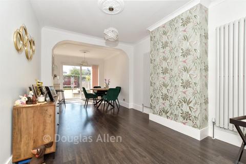 Milton Avenue, Hornchurch RM12
