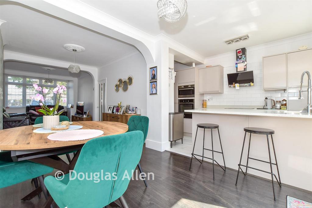 Kitchen/ Breakfast Area