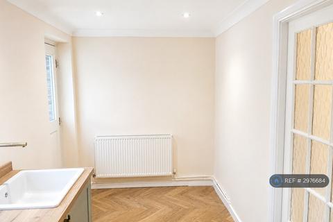 3 bedroom semi-detached house to rent, Eriswell Road, Brandon, IP27