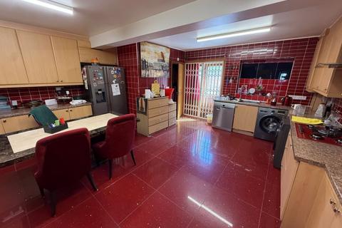 1 bedroom in a house share to rent, New Park Avenue, Palmers Green