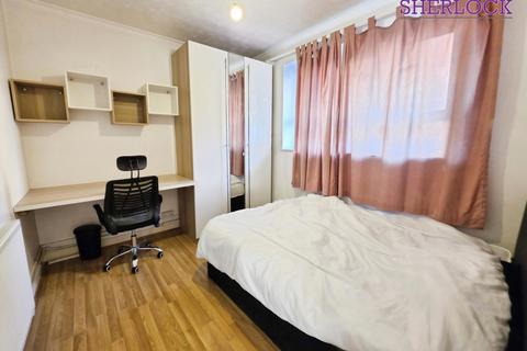 2 bedroom flat to rent, Hercules Road, London