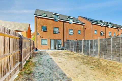 4 bedroom semi-detached house for sale, Morris Walk, Pilgrove Way