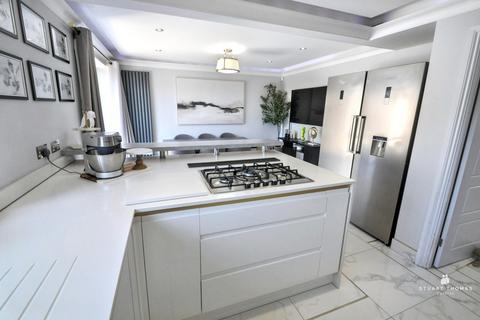 4 bedroom detached house for sale, Overton Close, Benfleet