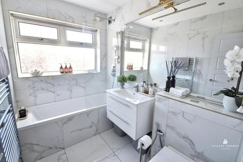 4 bedroom detached house for sale, Overton Close, Benfleet