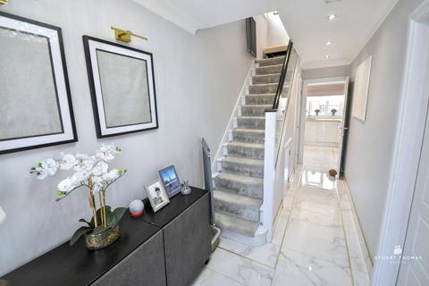 4 bedroom detached house for sale, Overton Close, Benfleet