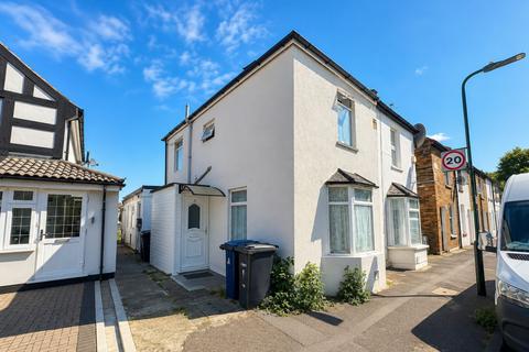 3 bedroom cottage for sale, The Common, Southall