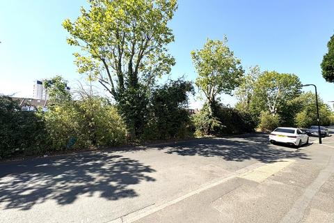 3 bedroom cottage for sale, The Common, Southall