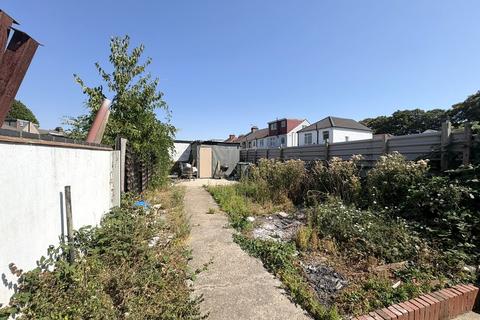3 bedroom cottage for sale, The Common, Southall