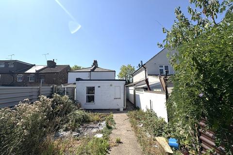 3 bedroom cottage for sale, The Common, Southall