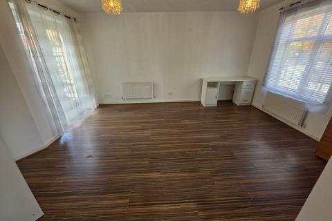 3 bedroom terraced house to rent, Chorlton Road, Hulme, MANCHESTER, M15 4AU