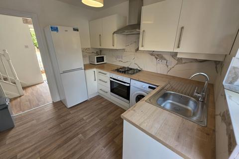 3 bedroom terraced house to rent, Chorlton Road, Hulme, MANCHESTER, M15 4AU