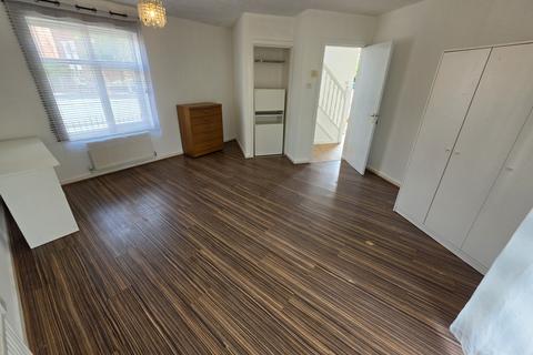 3 bedroom terraced house to rent, Chorlton Road, Hulme, MANCHESTER, M15 4AU