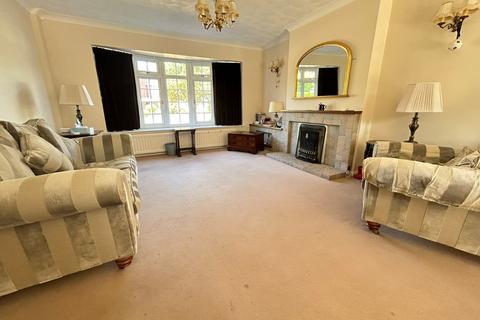 4 bedroom detached house for sale, Beechwood Croft, Warwickshire CV8