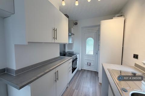 2 bedroom semi-detached house to rent, Hawkstone Avenue, Manchester, M43
