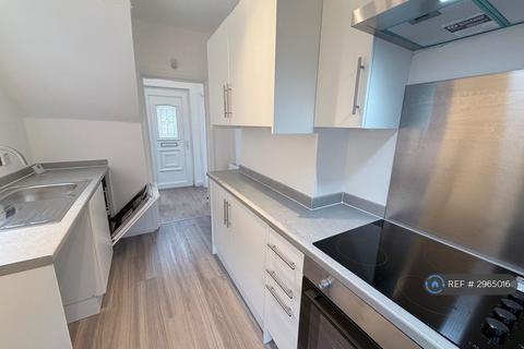 2 bedroom semi-detached house to rent, Hawkstone Avenue, Manchester, M43