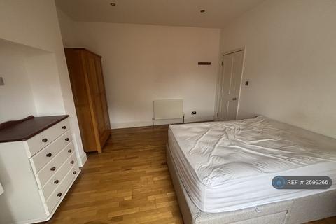 undefined, Bensham Manor Road, Thornton Heath, CR7