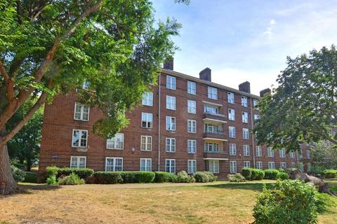 3 bed flat/apartment for rent in Welland Street, Greenwich, London SE10