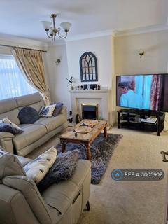 3 bedroom semi-detached house to rent, Emerald Road, Luton, LU4