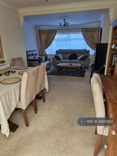 3 bedroom semi-detached house to rent, Emerald Road, Luton, LU4