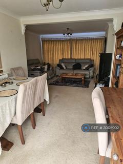 3 bedroom semi-detached house to rent, Emerald Road, Luton, LU4