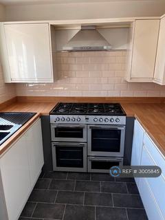 3 bedroom semi-detached house to rent, Page Close, Hampton, TW12