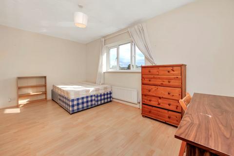 4 bedroom terraced house to rent, Cahir Street, Isle of dogs, London E14