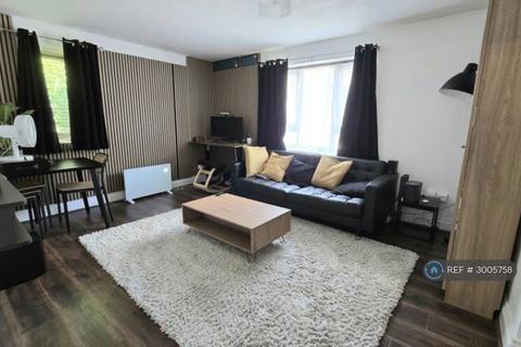 1 bedroom flat to rent, Verity House, Romford, RM7