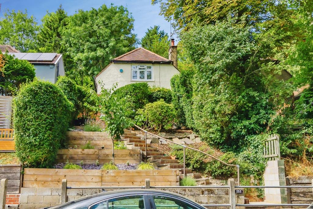 Detached house exterior, garden