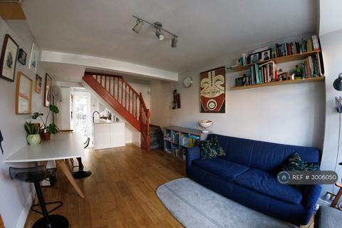 2 bedroom terraced house to rent, Manor Road, London, E17
