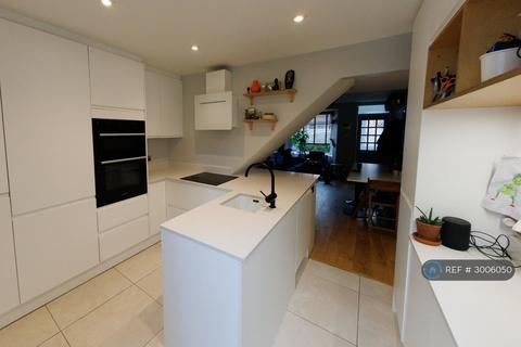 2 bedroom terraced house to rent, Manor Road, London, E17