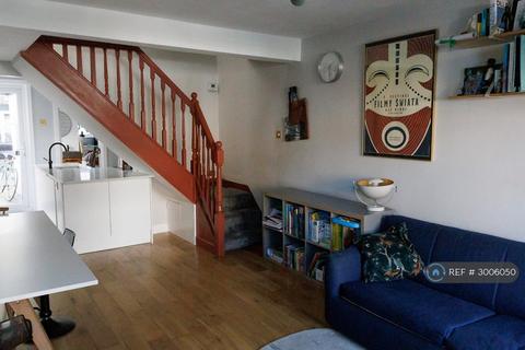 2 bedroom terraced house to rent, Manor Road, London, E17