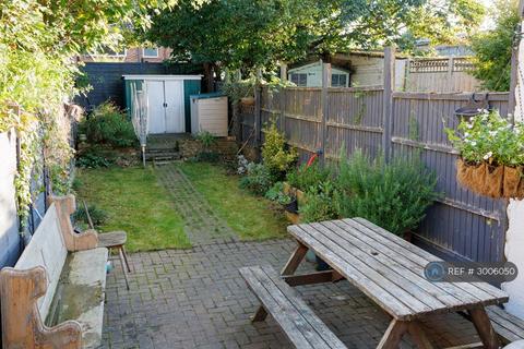2 bedroom terraced house to rent, Manor Road, London, E17