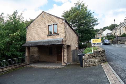 4 bedroom detached house to rent, Hanson Lane, Huddersfield, HD1