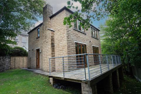 4 bedroom detached house to rent, Hanson Lane, Huddersfield, HD1