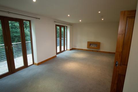 4 bedroom detached house to rent, Hanson Lane, Huddersfield, HD1