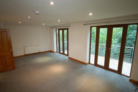 4 bedroom detached house to rent, Hanson Lane, Huddersfield, HD1