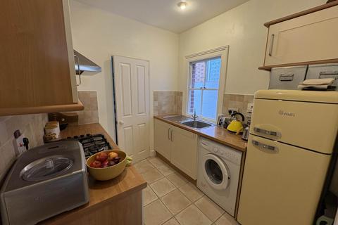 3 bedroom terraced house to rent, Cardigan Road, Reading