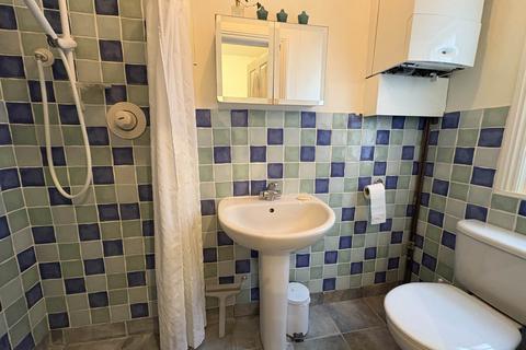 3 bedroom terraced house to rent, Cardigan Road, Reading
