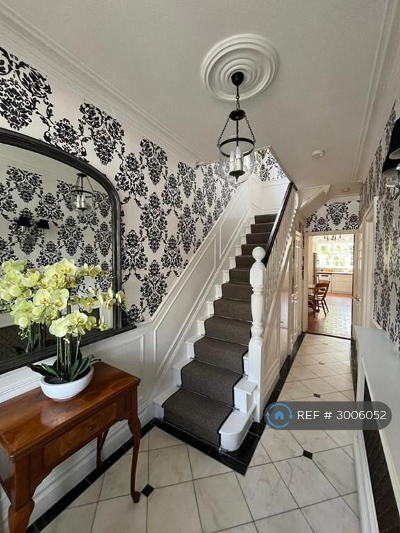 House in Bromley - View 2