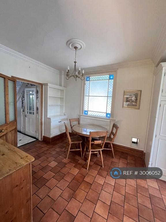 House in Bromley - More