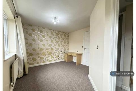 3 bedroom end of terrace house to rent, Leeds Close, Corby, NN18