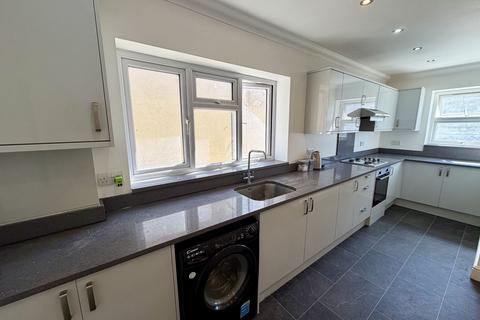 2 bedroom flat to rent, Darnley Street, Gravesend, DA11