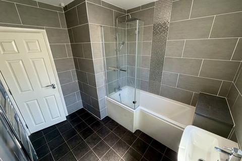 2 bedroom flat to rent, Darnley Street, Gravesend, DA11