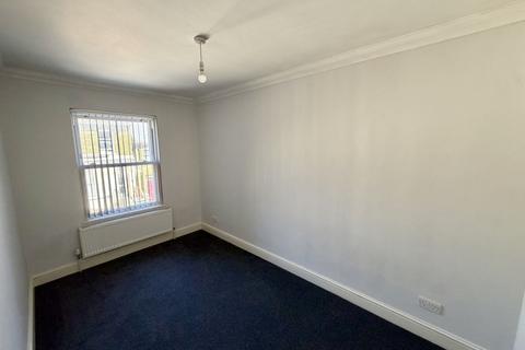 2 bedroom flat to rent, Darnley Street, Gravesend, DA11