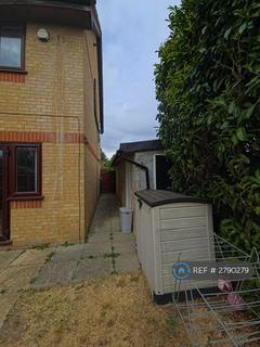 3 bedroom end of terrace house to rent, Greendale Mews, Slough, SL2