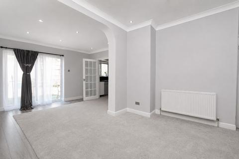 4 bedroom semi-detached house to rent, Greenstead Avenue, Woodford Green,  IG8
