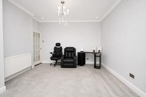 4 bedroom semi-detached house to rent, Greenstead Avenue, Woodford Green,  IG8